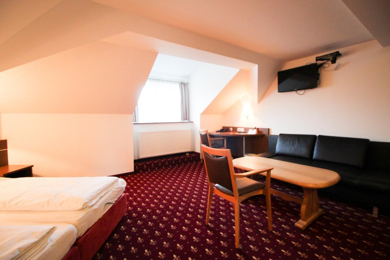 Hotel-Gasthof Obermeier Allershausen Exteriör bild