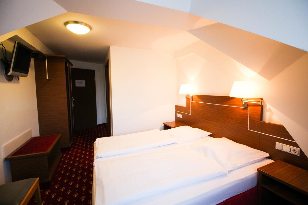 Hotel-Gasthof Obermeier Allershausen Exteriör bild