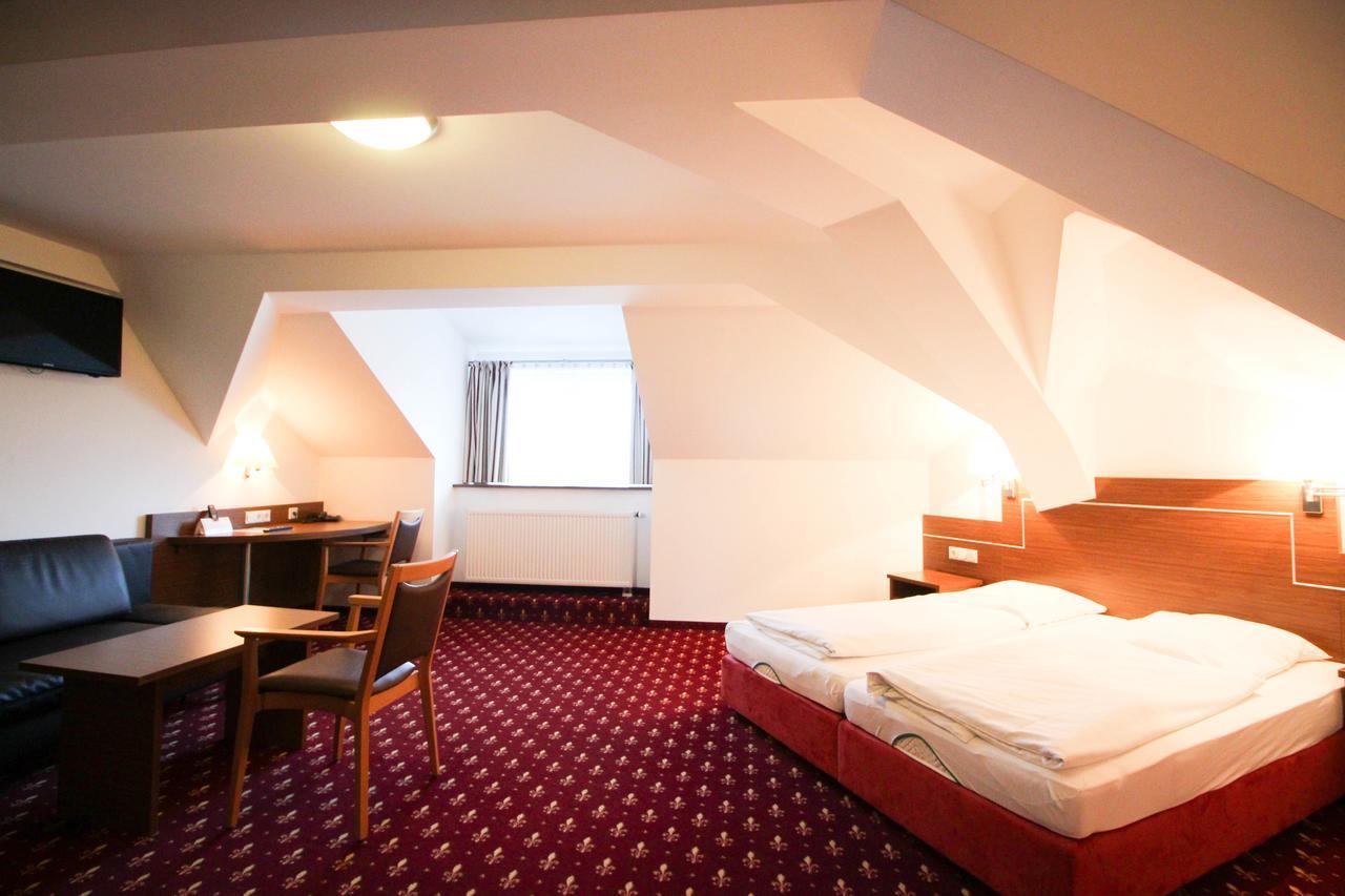 Hotel-Gasthof Obermeier Allershausen Exteriör bild