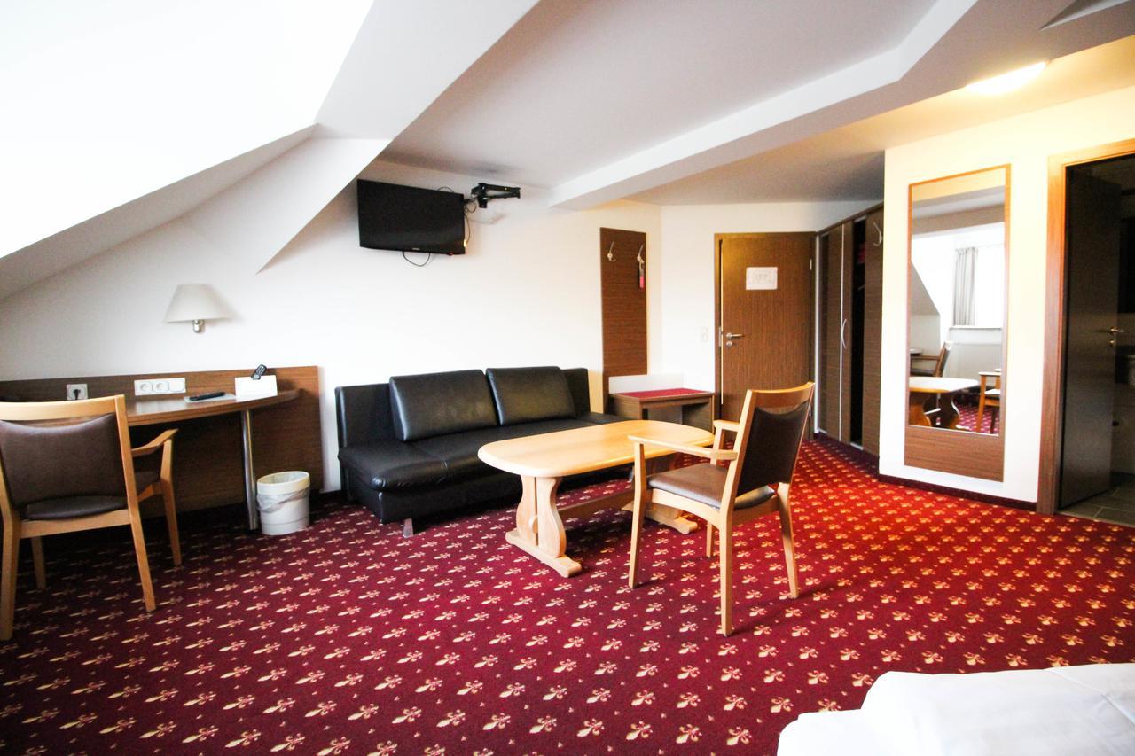 Hotel-Gasthof Obermeier Allershausen Exteriör bild