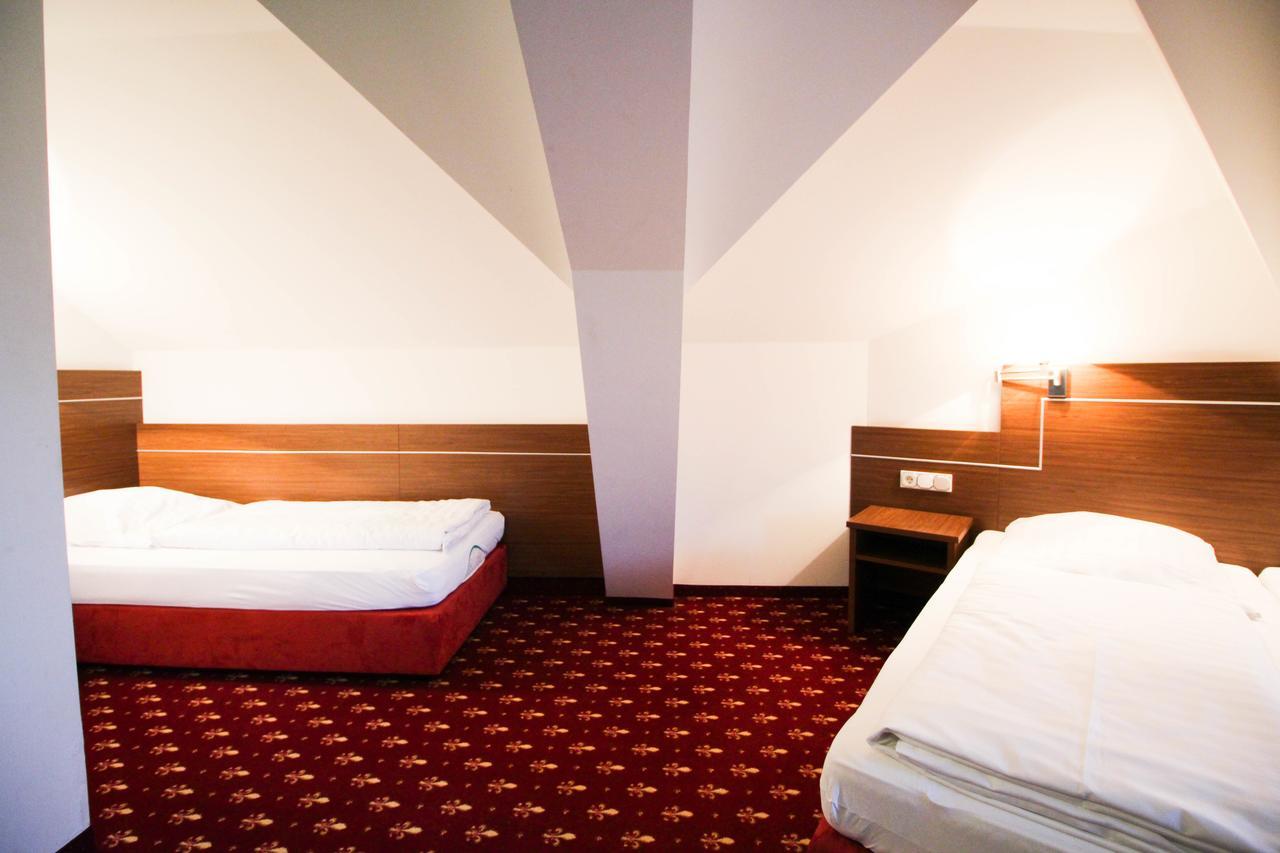 Hotel-Gasthof Obermeier Allershausen Exteriör bild