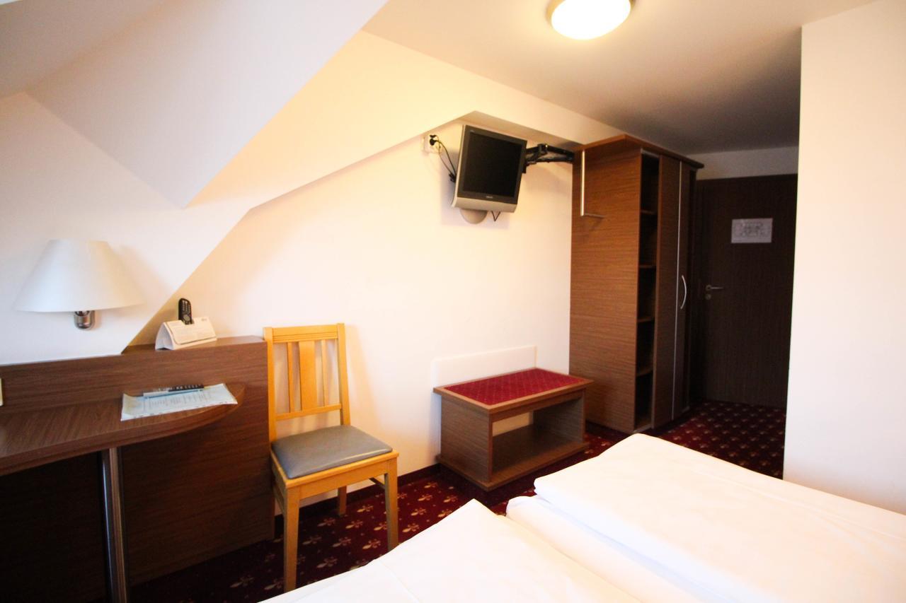 Hotel-Gasthof Obermeier Allershausen Exteriör bild