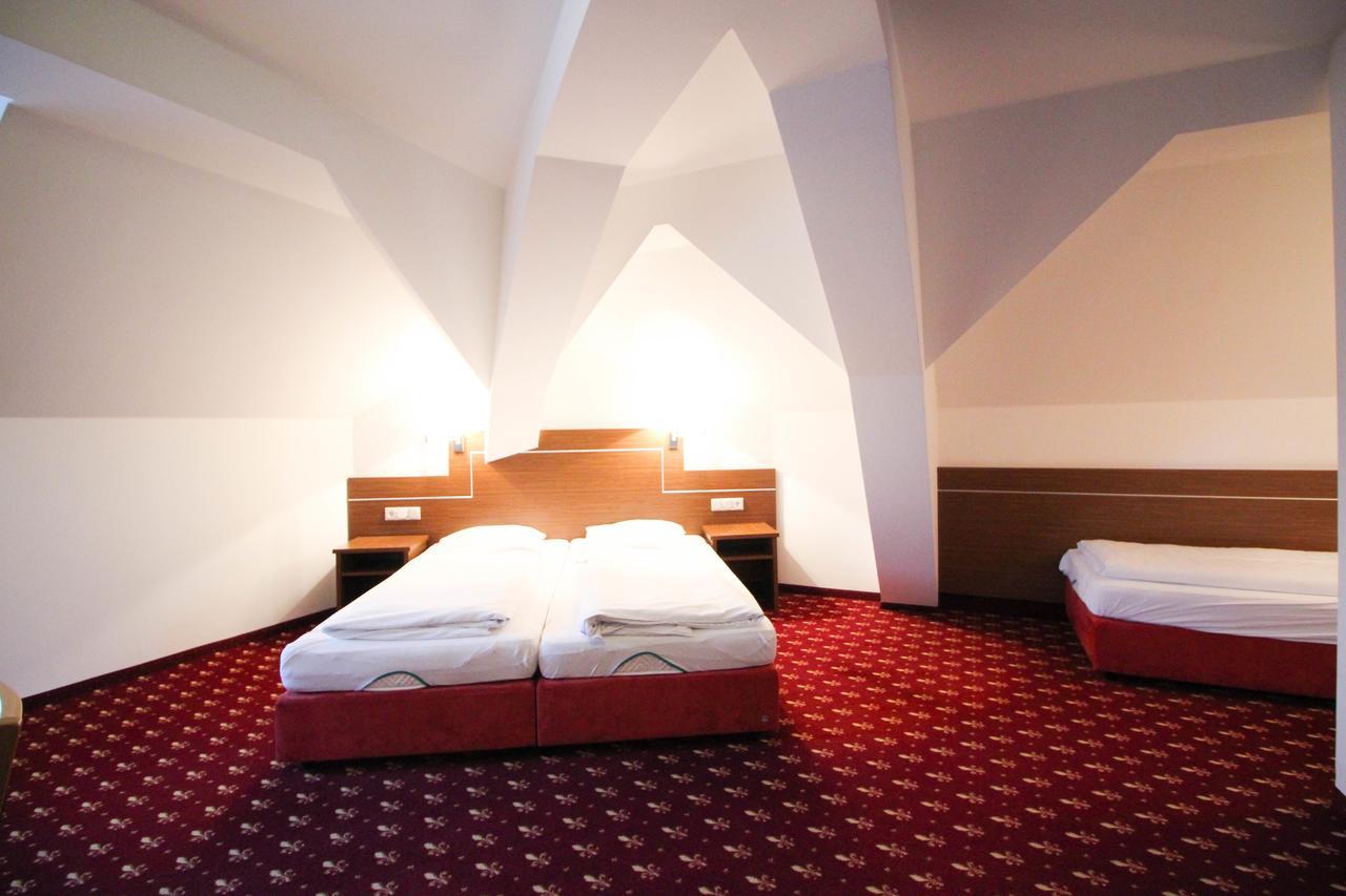 Hotel-Gasthof Obermeier Allershausen Exteriör bild